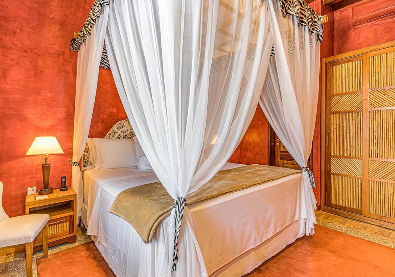 Dpny Beach Hotel & Spa Ilhabela Exteriör bild A bed with a mosquito net