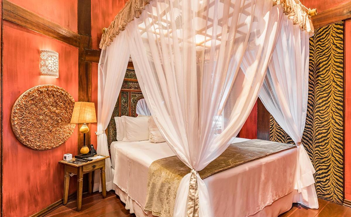 Dpny Beach Hotel & Spa Ilhabela Exteriör bild A mosquito net over a bed